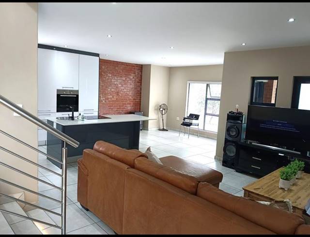 4 BEDROOM HOUSE FOR SALE IN MIDSTREAM RIDGE